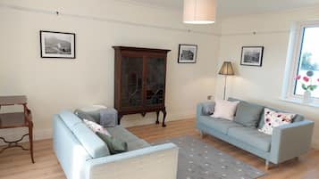 TV, fireplace, stereo
