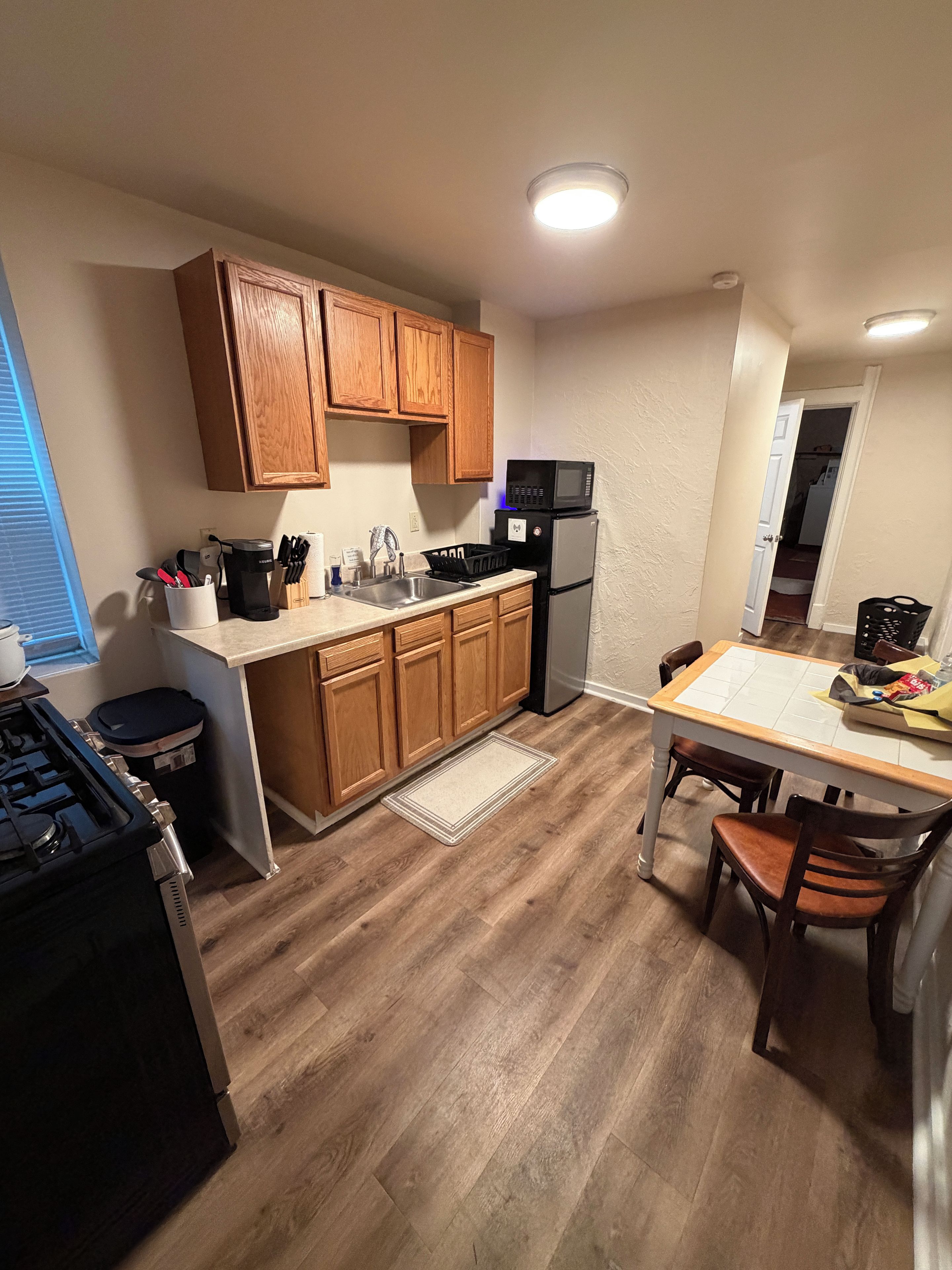 Coffee/tea maker, fridge, microwave, oven