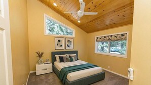 Room - Lakefront 4BR, Dock, Hot Tub, EV Charger, Dogs OK (Big Bear Lake)