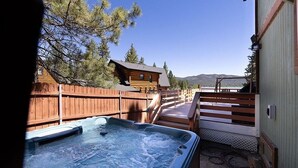 Outdoor spa tub - Lakefront 4BR, Dock, Hot Tub, EV Charger, Dogs OK (Big Bear Lake)