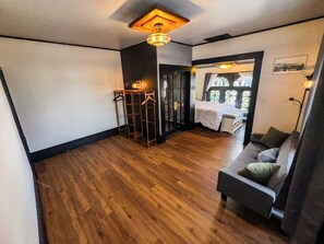 Unclassified image, 2 of 12, button - Spacious House Downtown Pullman- Sleeps up to 16 (Pullman)