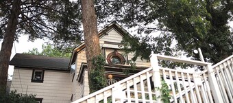 Spacious House Downtown Pullman- Sleeps up to 16