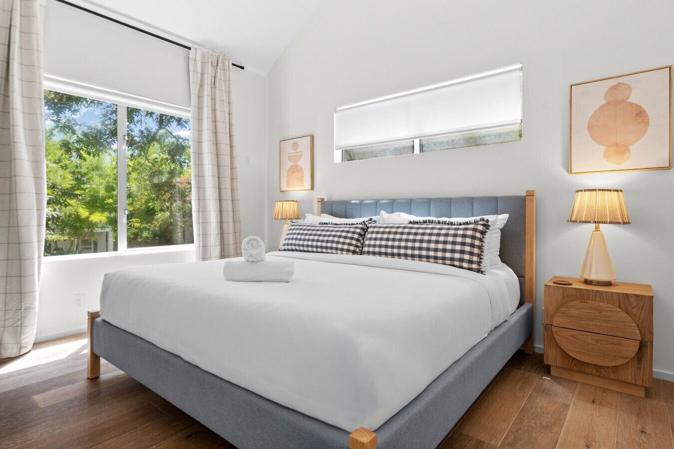 Desk, iron/ironing board, WiFi, bed sheets
