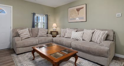 Lodges on Stateline. 2 Lodges, 6-bed/2 bath with shared Fire-pit & Dog Friendly