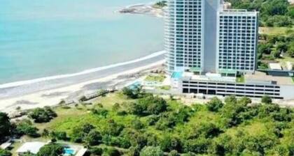 Wake Up to the Ocean – Beautiful Beachfront Condo