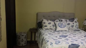 Iron/ironing board, bed sheets