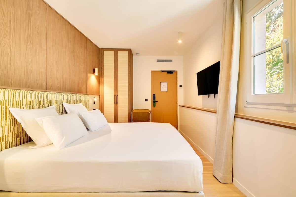 Kamar Double Deluks | Brankas, tirai kedap cahaya, setrika/meja setrika, dan Wi-Fi gratis