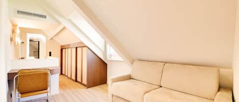 Superior Suite, City View | Living area