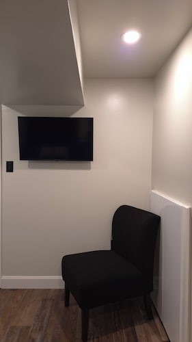 RED-ROOF STAY SELF CHECK-IN-NEAR PEARSON AIRPORT 