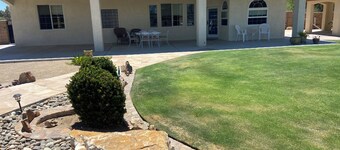 Desert Sierra house in Ridgecrest with Ping Pong, Fire Pit, AC