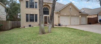 North Austin Haven Spacious 4BR Retreat W BBQ Pit, Games, W/ Community Pool