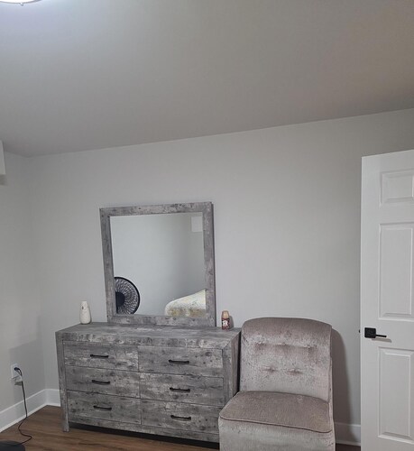 Cozy 1-bedroom, living room & a full bathroom 2nd level @ fantastic Parkville MD
