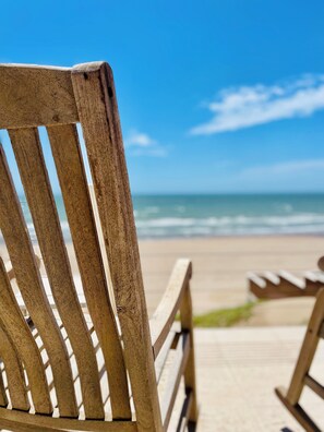 A wooden beach chair with a view of the ocean and a clear sky. - Silver Seas – Oceanfront Home in Santo Tomás, Mexico (Playa Santo Tomás)