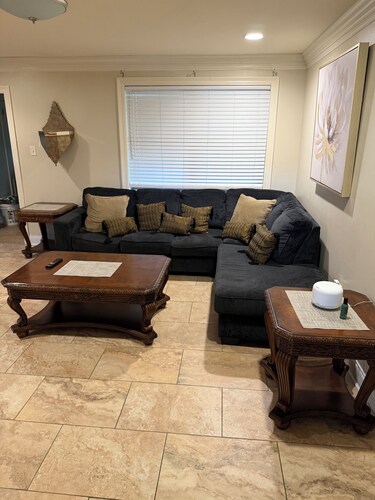 Spacious 5-bedroom house in beautiful Baton Rouge with AC