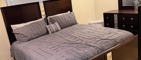 5 bedrooms, iron/ironing board, WiFi, bed sheets