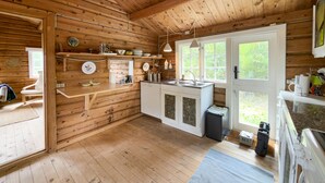 ماكينة لصنع القهوة/الشاي، ثلاجة، موقد طهي مسطح، غسالة أطباق