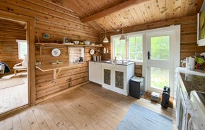 Coffee/tea maker, fridge, stovetop, dishwasher - Awesome home in Knebel with WiFi (Knebel)