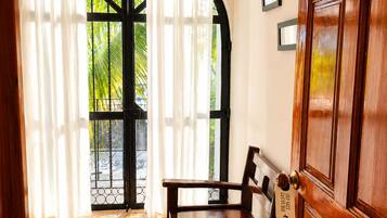 Comfort Double Room, Balcony, Garden View | Interior