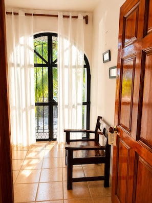 Comfort Double Room, Balcony, Garden View | Bahagian dalam