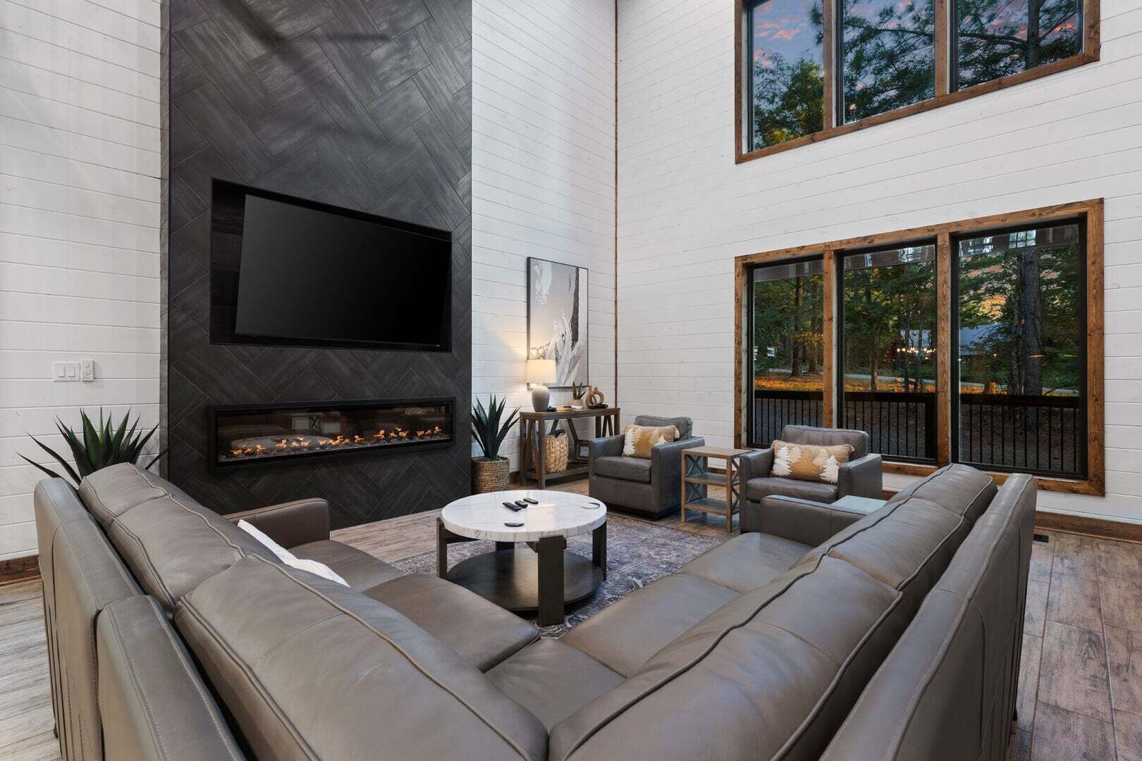 Smart-TV og peis