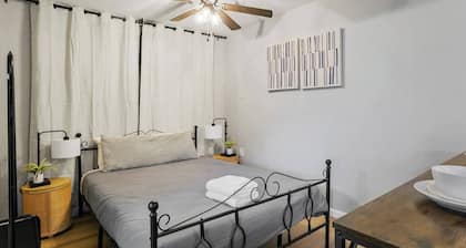 Pet-Friendly Casita | Private Yard + Parking