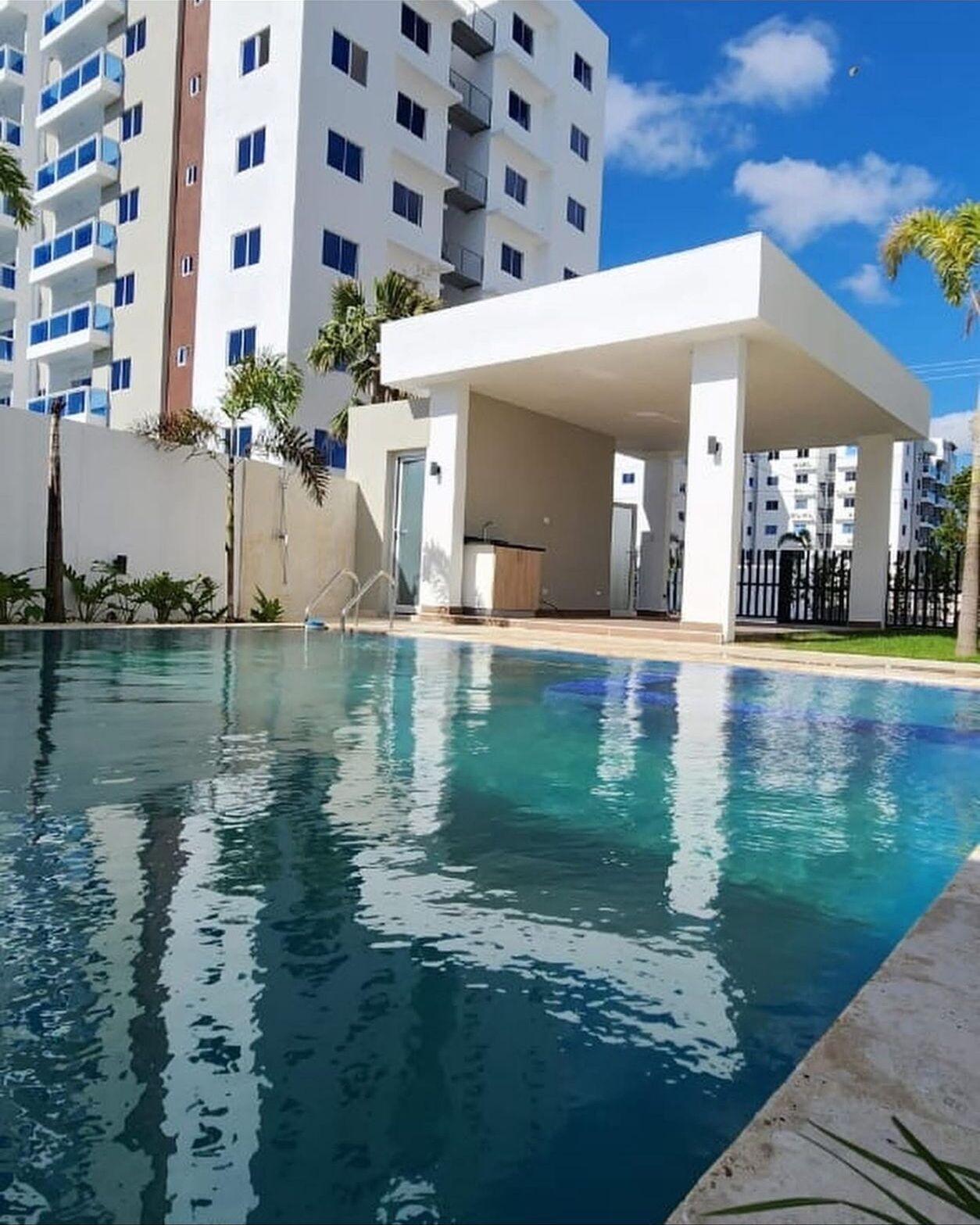 6 outdoor pools