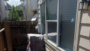 Terrace/patio - Beautiful Condo with newly appliances, bedroom sets located at the East Downtown (Houston)