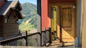 A wooden cabin with a balcony overlooking a mountainous landscape. - Winter Park Resort Villa 509 I Hot Tub I Great View I Theatre I Fire Table I Discounted Attractions (Winter Park)