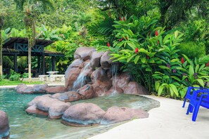 Kolam renang terbuka