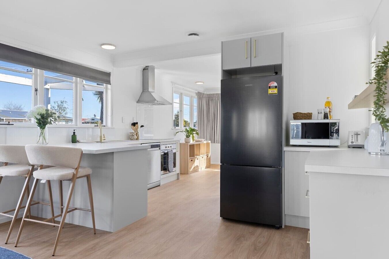 Fridge, oven, stovetop, dishwasher