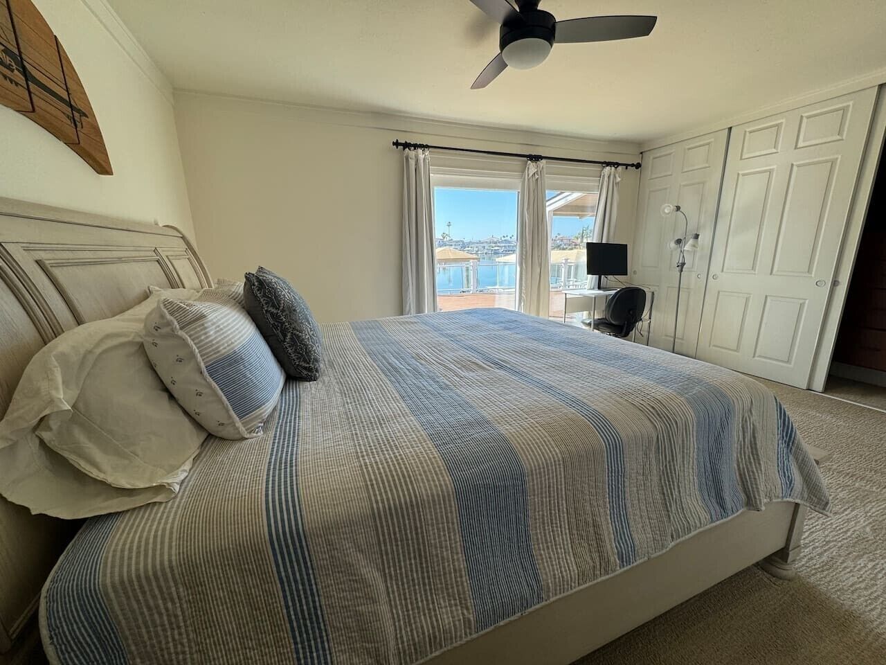 3 bedrooms, desk, WiFi, bed sheets