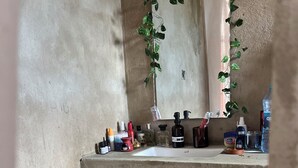 Jabón y papel de baño 