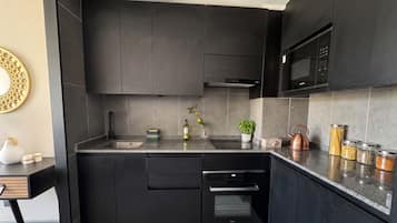 Apartment, Private Bathroom | Private kitchen | Fridge, microwave, oven, cookware/dishes/utensils