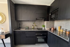 Apartemen, kamar mandi pribadi | Dapur pribadi | Lemari es, microwave, oven, dan peralatan masak/sendok-piring