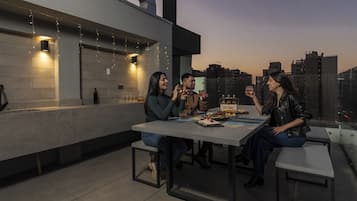 تناول الطعام بالخارج