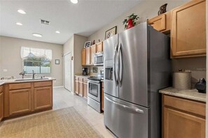 Nhà, nhiều giường, quang cảnh hồ bơi (WHA105-116-6-P - West Haven Retreat) | Bếp riêng