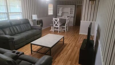 Soothing 3-bedroom house in peaceful Anniston neighborhood