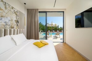 A hotel room with a bed, a view of an outdoor pool, and a sliding glass door. - Villa Terra Silentis (Istria - Pula) (Juršići)