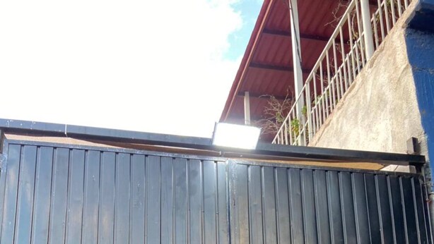 A closed metal gate with a sign indicating it is a parking area for motorcycles and cars. - Estudiocentrico Loft, Tijuana, BC (Tijuana)