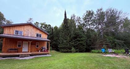 New Country Cabin | Driving Range | Sleeps 12