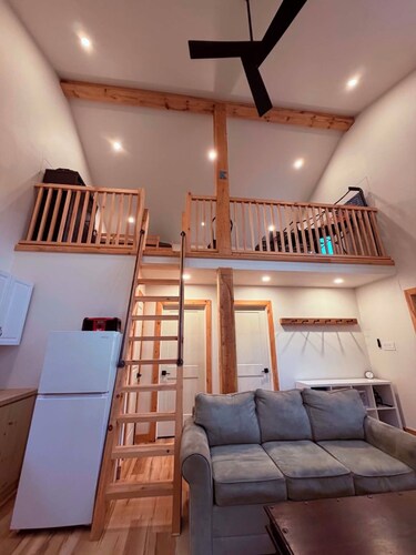 New Country Cabin | Driving Range | Sleeps 12