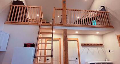 New Country Cabin | Driving Range | Sleeps 12