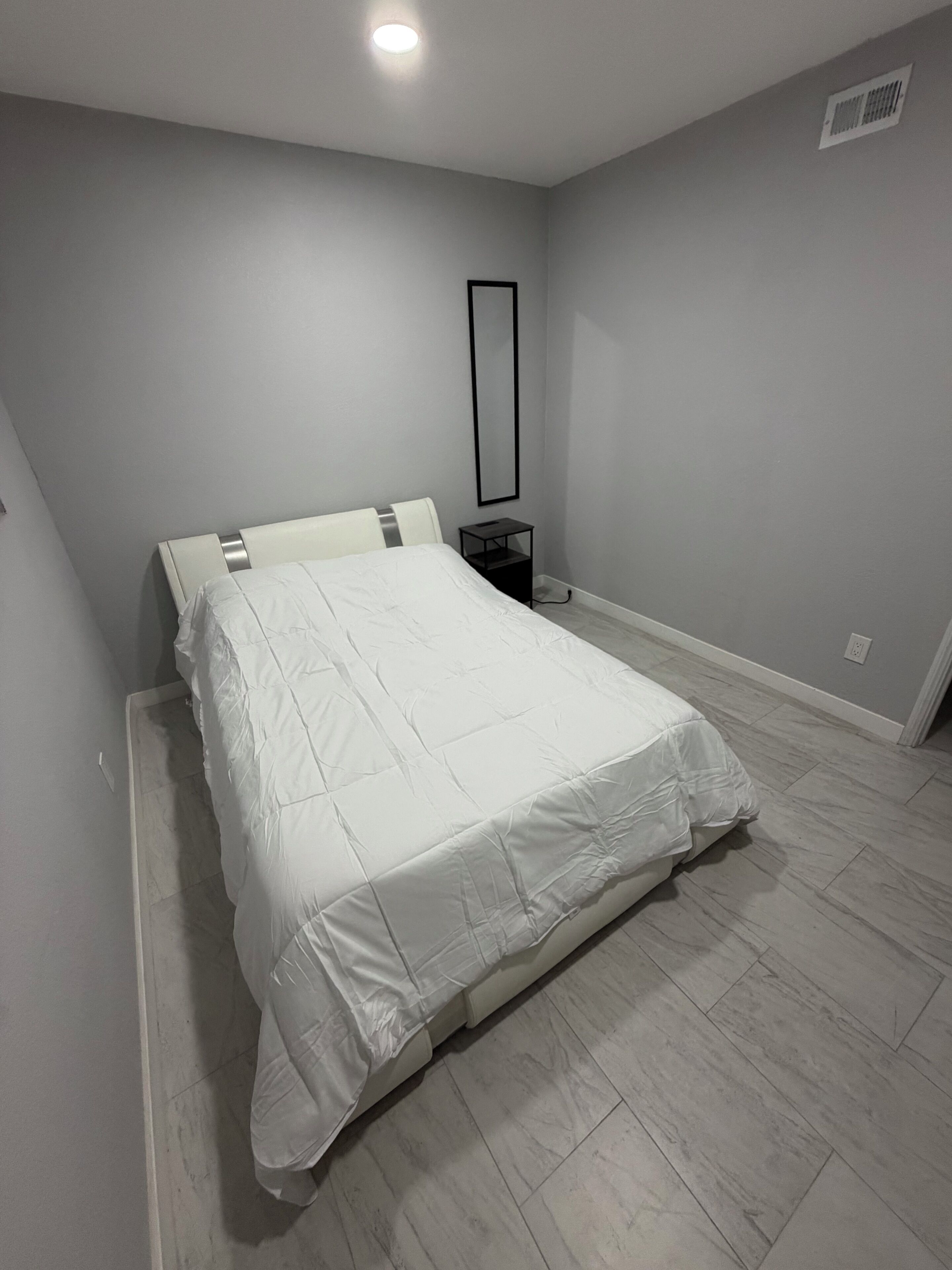 4 bedrooms, in-room safe, iron/ironing board, free WiFi