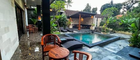 Hồ bơi