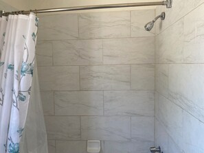 Handdoeken, zeep, shampoo, toiletpapier