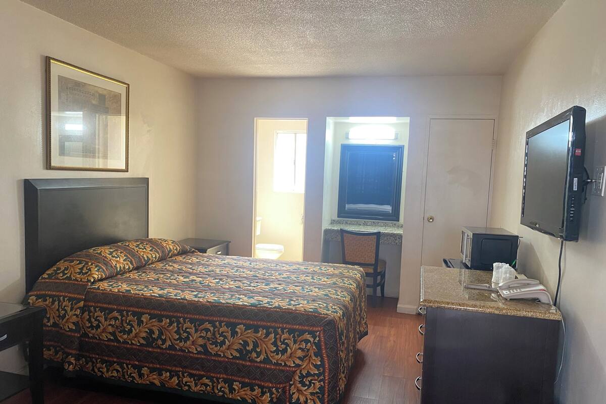 Eenpersoonskamer, 1 queensize bed, niet-roken | Een bureau, een laptopwerkplek, gratis wifi