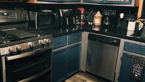 Private kitchen - Gated Private Country Home In The City. (Little Rock)