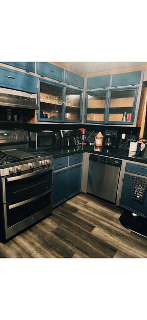 Private kitchen - Gated Private Country Home In The City. (Little Rock)