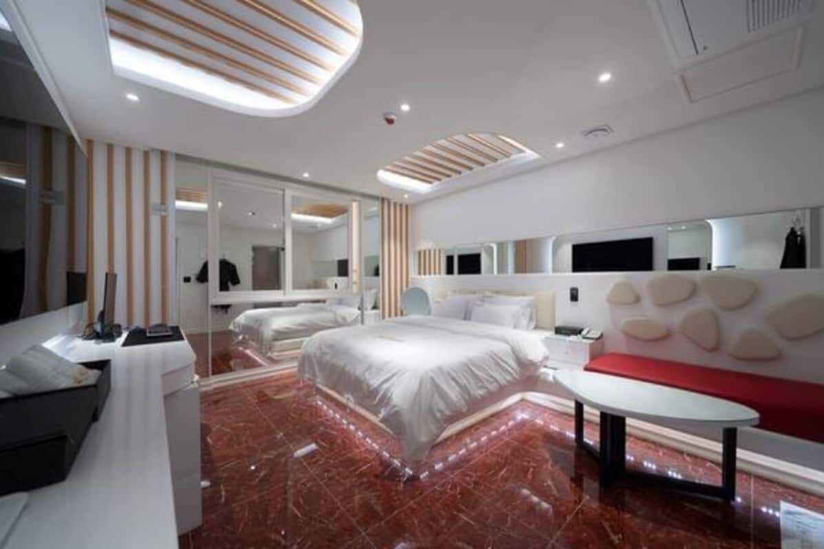 Standard Room | Desk, WiFi (free), individually decorated, individually furnished