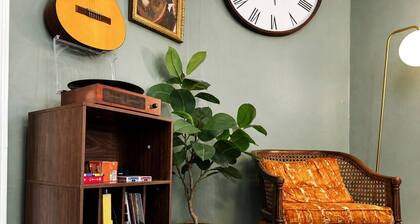 The Hoke House - Historic Downtown Stay + Movie Room